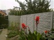 Predná strana jednostranných betónových plotov